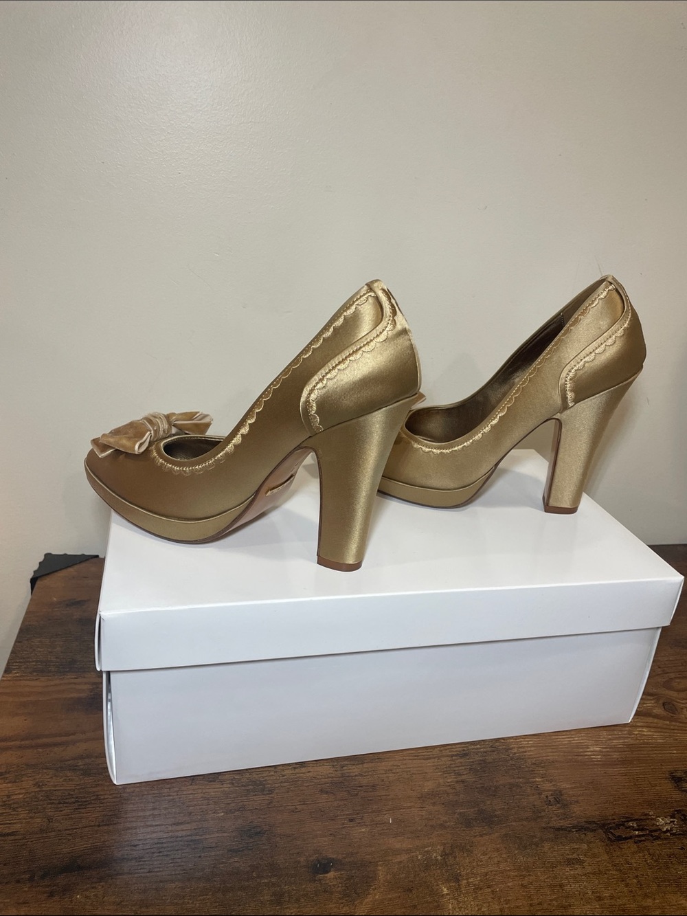 Cole Haan Gold Velvet Knot Bow Satin Pumps from the Nike Air Collection - Picture 4 of 9